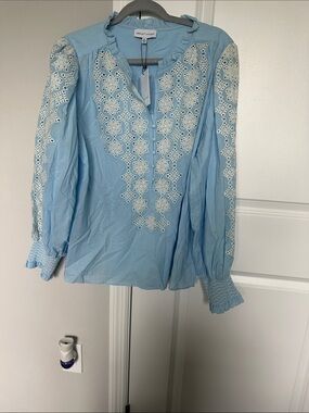 Gibson Latimer Sky Blue Embroidered Peasant Tunic